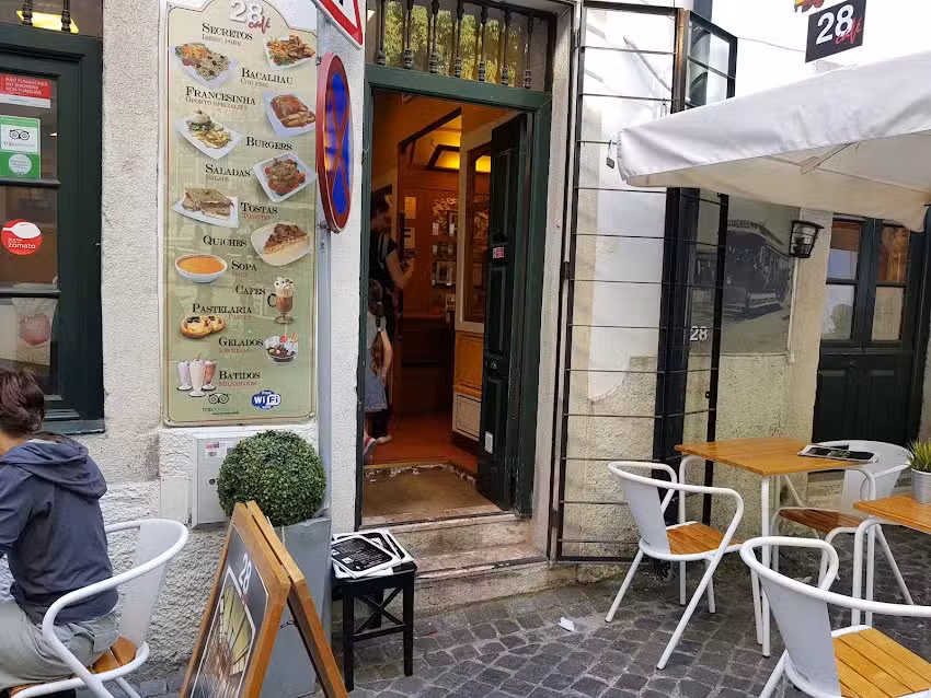 28 Caf&eacute;