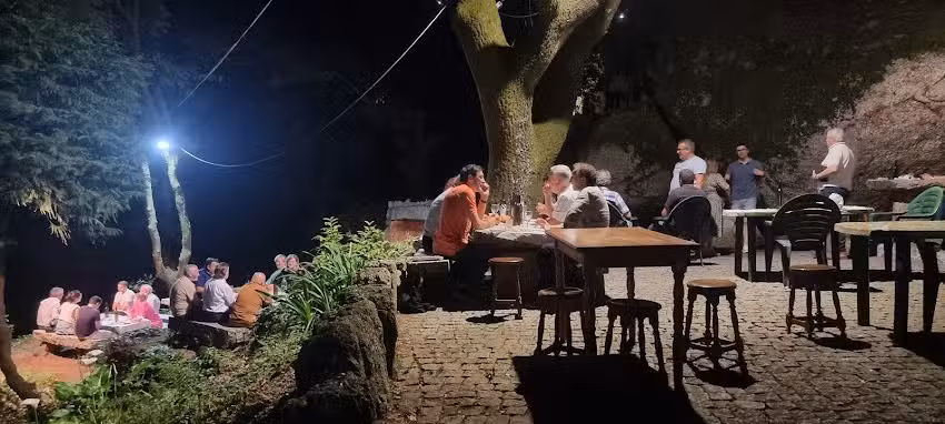 Adega Amigos da Penha (A Gruta)