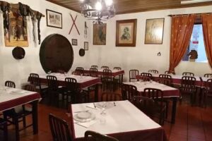 Adega T&iacute;pica C&uacute; da Mula