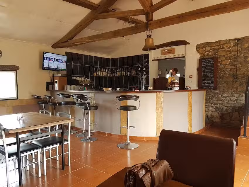 Amigos Caf&eacute; Bar