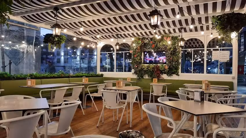 Apollo Caff&eacute; Restaurante