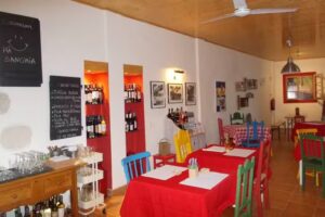 Atrás dos Vinhos – Petisqueira