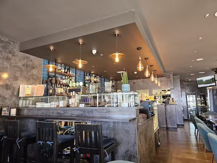 AVENIDA GastroPub & Grill