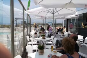 Bamboo Bar, Food & Waves