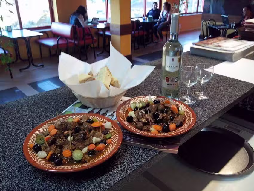 Bar dos Bombeiros &ndash; Am&eacute;lia Pires