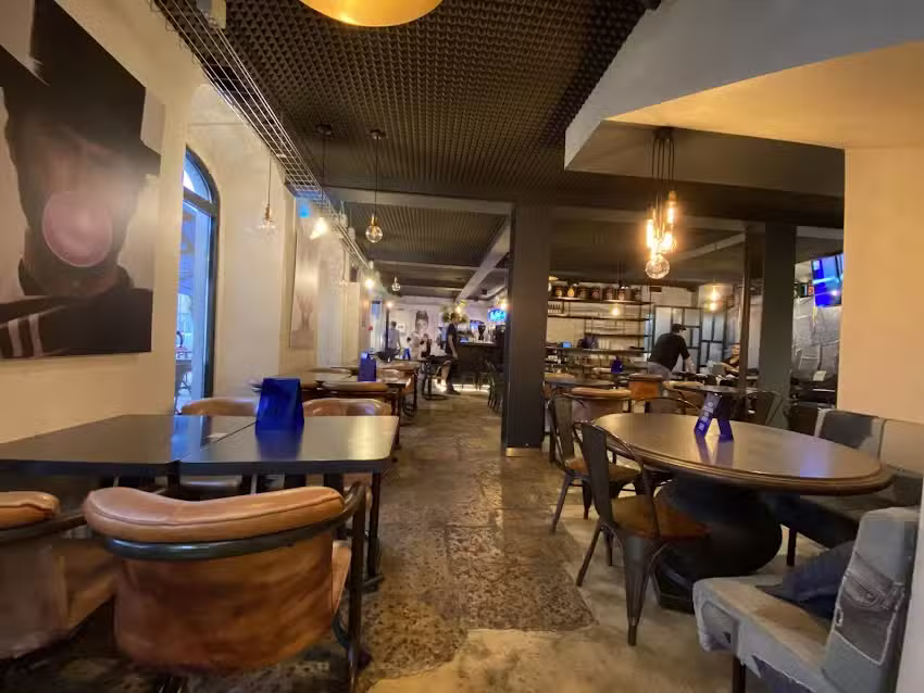 Blue Jeans Hamburgueria & Bar