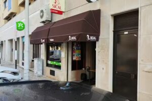 Caf&eacute; Cafe&iacute;na