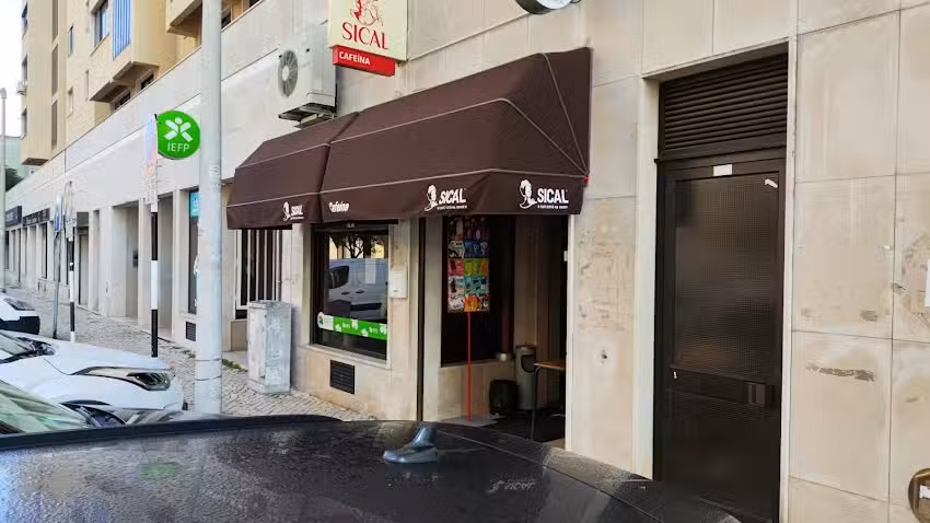 Caf&eacute; Cafe&iacute;na