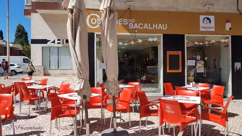 Caf&eacute; Costumes