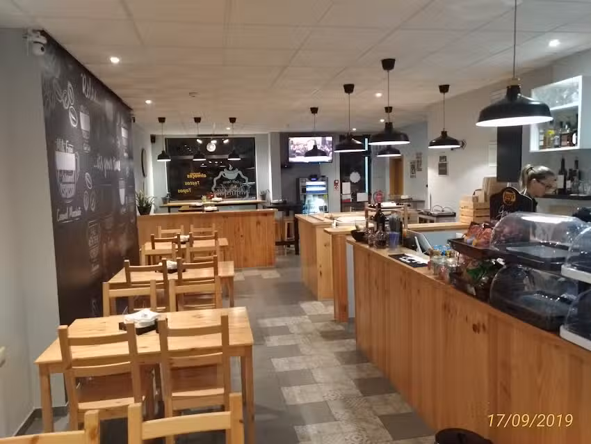 Caf&eacute; Meio Metro