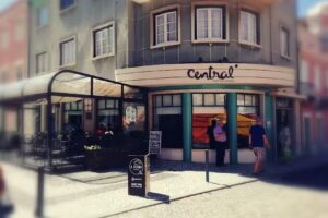 Caf&eacute;-Pastelaria Central