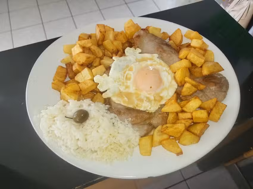 Caf&eacute; / restaurante A Grelha