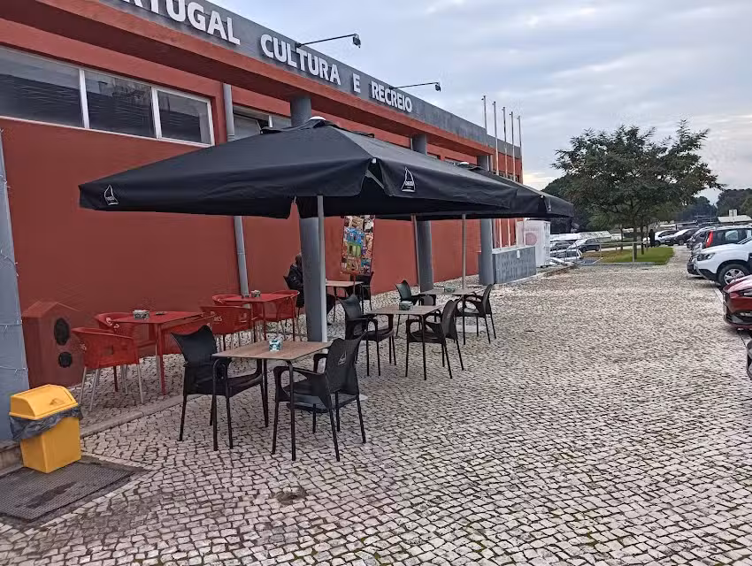 Caf&eacute; Restaurante Bancada Central