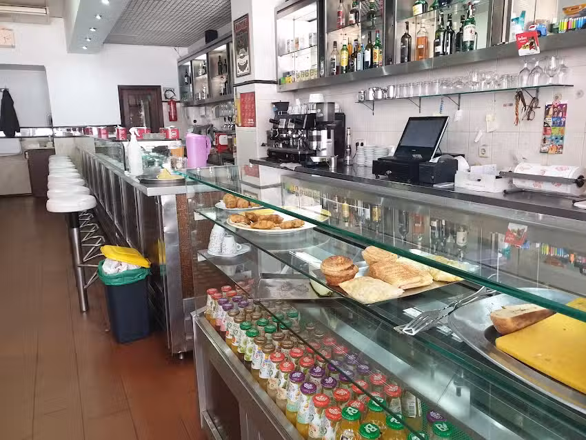 Caf&eacute; restaurante Ca&ccedil;oilo