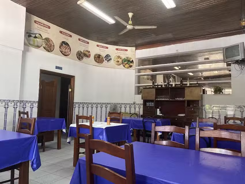 Caf&eacute; Restaurante Casa De Frangos Montev&ecirc;z