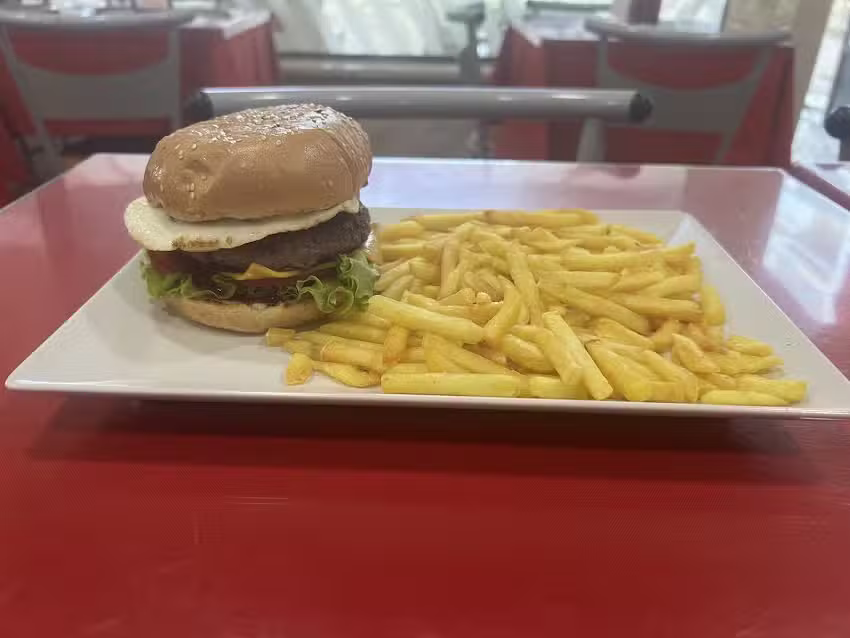 Caf&eacute; Restaurante Del&iacute;cia de Olivais