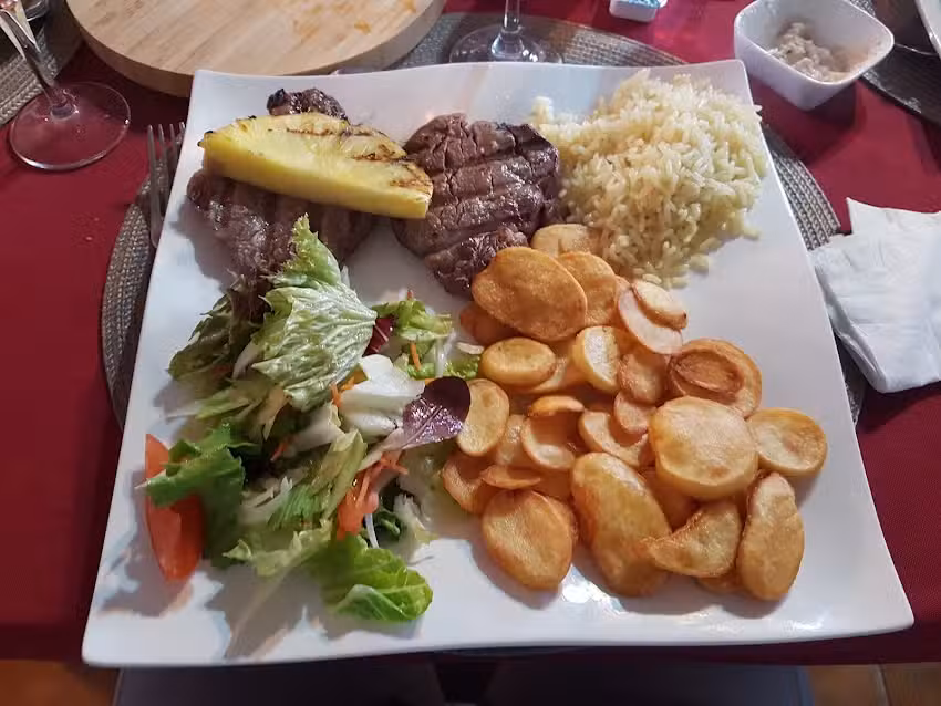 Caf&eacute; Restaurante &ldquo;Residencial O Carril&rdquo;