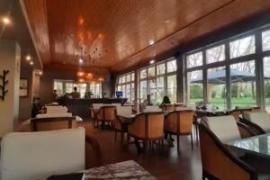 CAIS DO PARQUE . Garden Restaurant &ndash; Bar . Caldas da Rainha