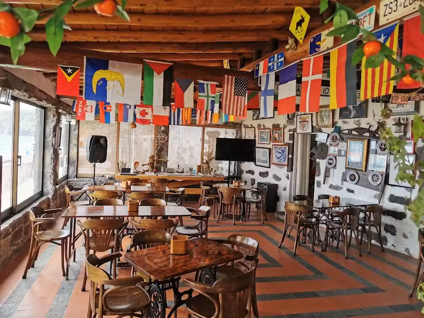 Camelot &ndash; Beach Front Bar & Lounge