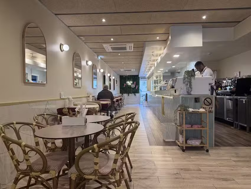 Carolina Sales Caf&eacute; &ndash; Estoril