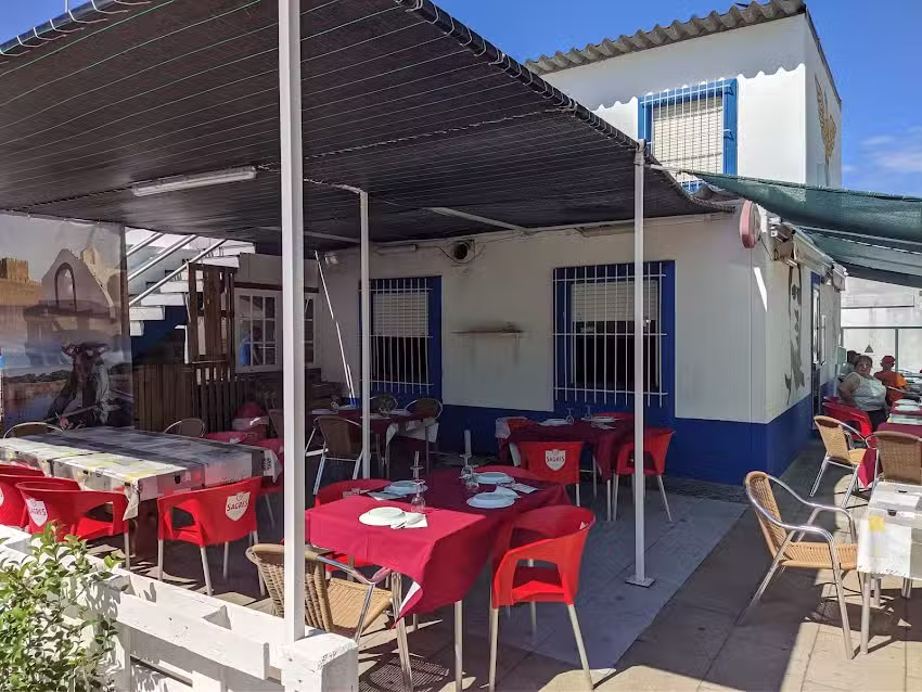 Casa Benfica Santiago do Cac&eacute;m