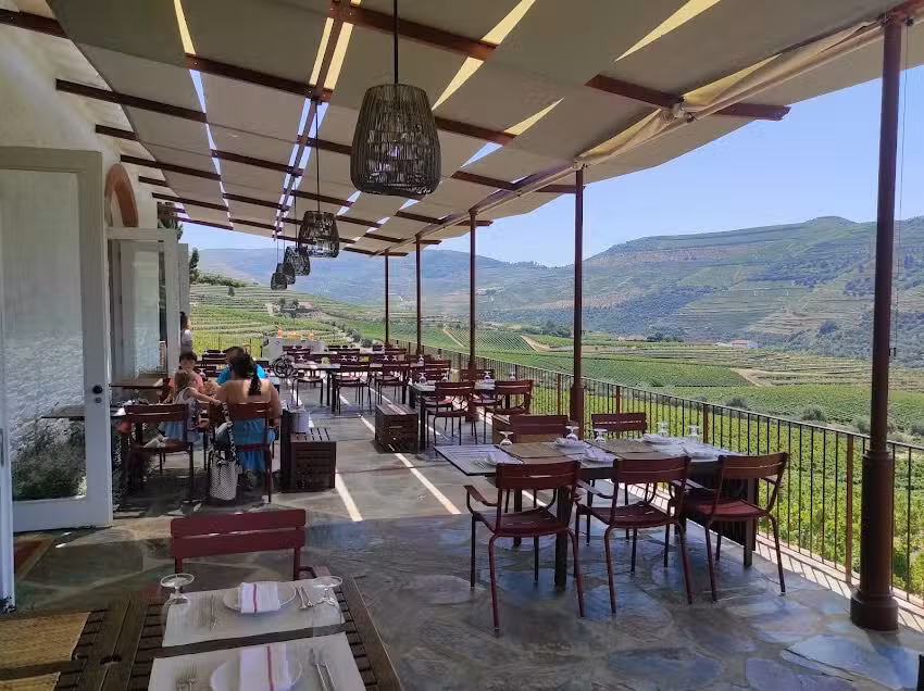 Casa dos Ecos by Pedro Lemos