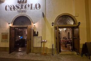 Castelo Chopinhos &ndash; Restaurante/Bar Lounge
