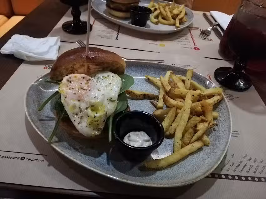 Central151 &ndash; Hamburgueria Artesanal