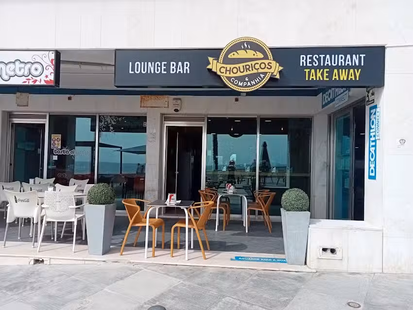 Chouri&ccedil;os & Companhia Lounge Bar Restaurant.