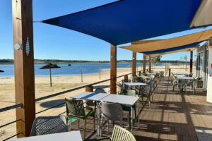 Com Cal(ma) – Lagoon Beach Bar