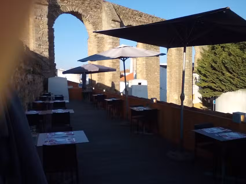 Di Casa &Eacute;vora