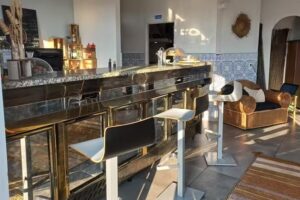 DINÁH (restaurante bar)