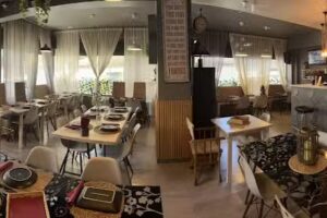 Eight Lounge – Food & Drinks