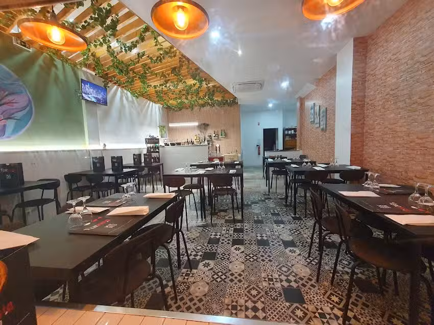 Escadas De Montarroio &ndash; Cafe, Cervejaria, Snack-Bar, Lda.