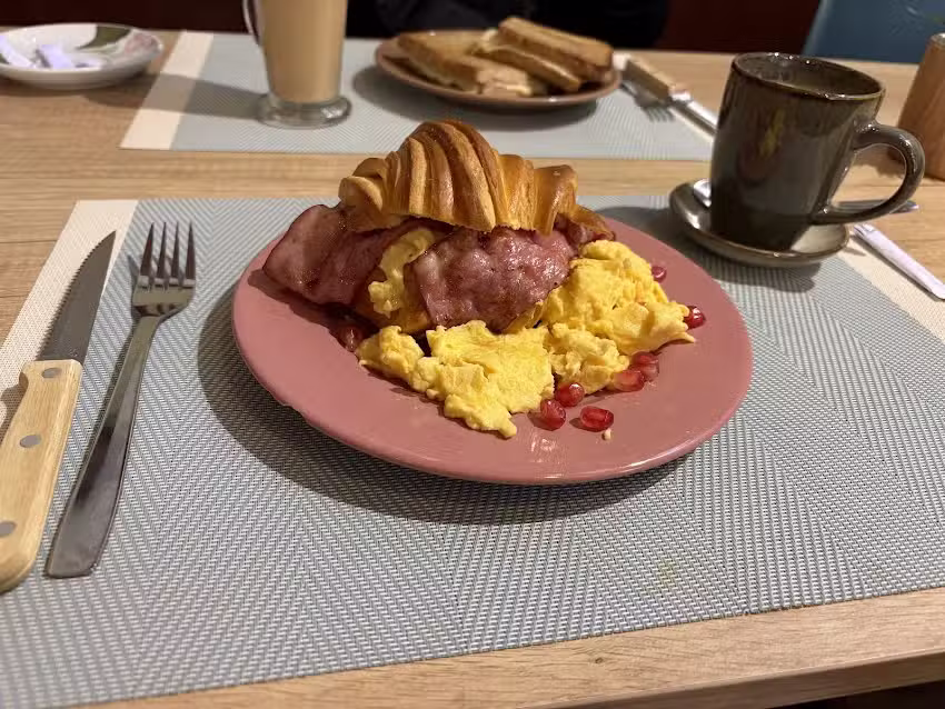 &Eacute;vora Brunch Caf&eacute;