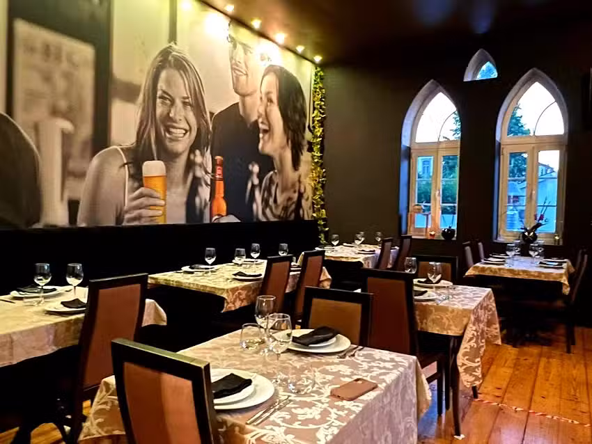 Excel&ecirc;ncia Wine House