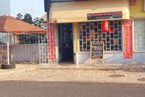 Fam&otilde;es Sushi e Caf&eacute;