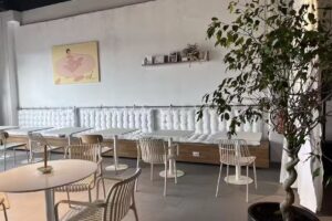 Flow Brunch Caf&eacute; and Photostudio