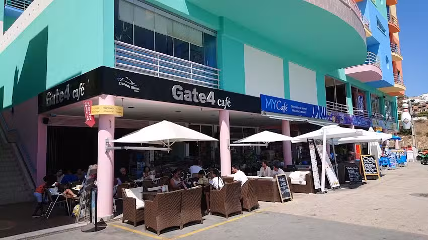 Gate 4 Caf&eacute;