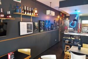 Guaro&acute;s Burger Bar