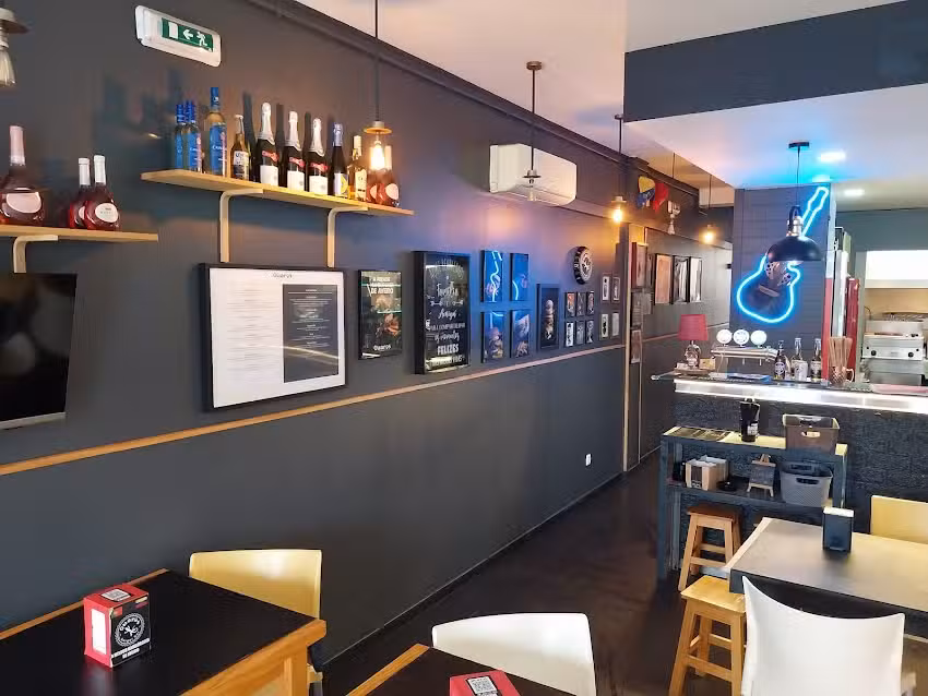 Guaro&acute;s Burger Bar