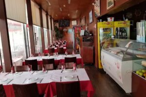 Guia Beach, Food & Drinks