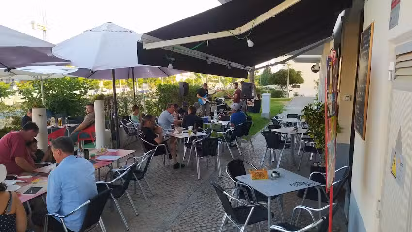 Happy Andorinhas