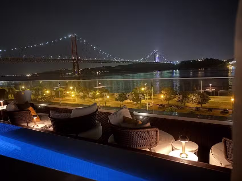 ICON Bar & Rooftop Hyatt Regency