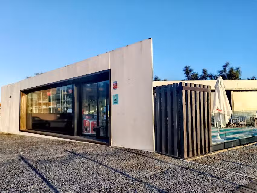 JE T&rsquo;AIME PAS &ndash; BEACH CLUB (pop up)