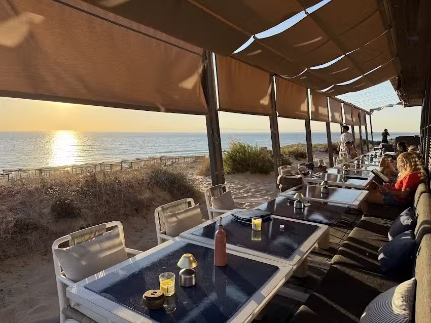 JNcQUOI Beach Club Restaurant