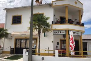 Kat&acute;s Bar
