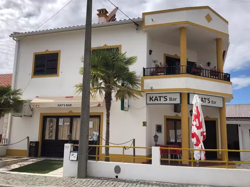 Kat&acute;s Bar