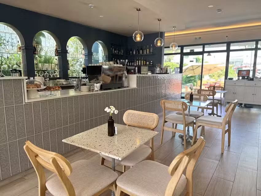 Le Jardin Cafe & Bistro