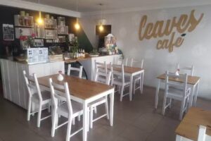 Leaves Caf&eacute;